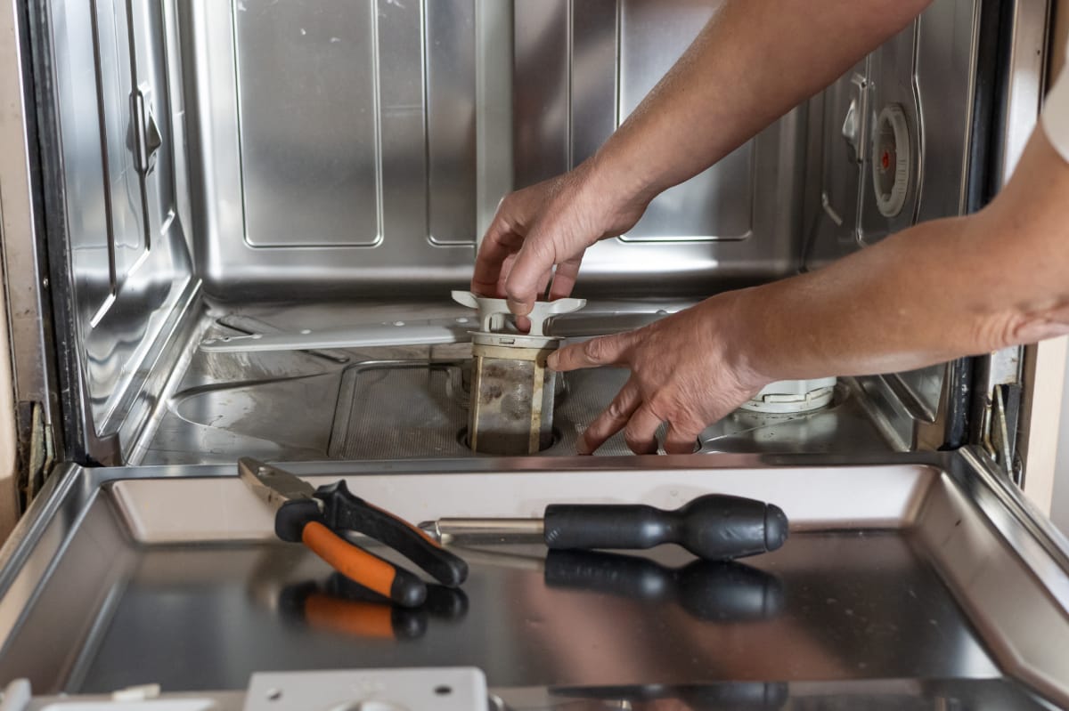 DIY vs. Professional Winnipeg Appliance Repair: Which Is Better?